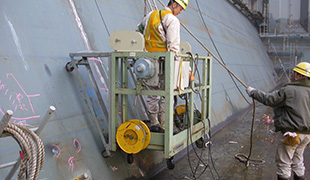造船所　内壁作業用ゴンドラ